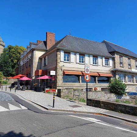 Hotel Restaurant Du Lac Combourg Exterior foto