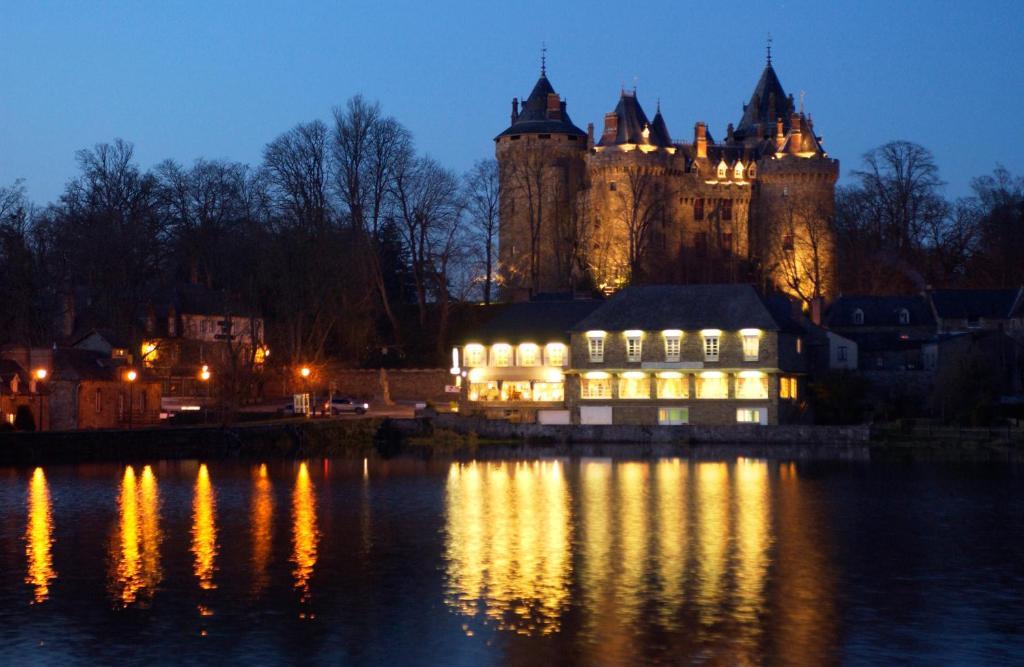 Hotel Restaurant Du Lac Combourg Exterior foto